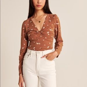 ❌SOLD❌ Abercrombie & Fitch | Long-Sleeve Twist-Front Blouse